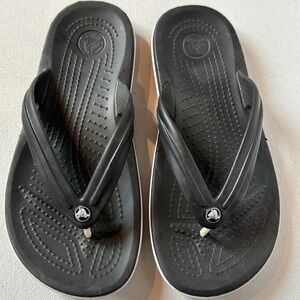 Croc flip flops. Black with white trim. Unisex, men’s 4, women’s size 6
